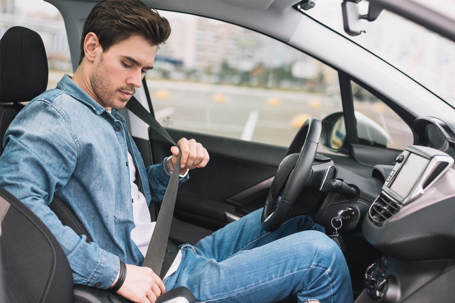 Sicurezza alla guida: tecniche di frenata efficace