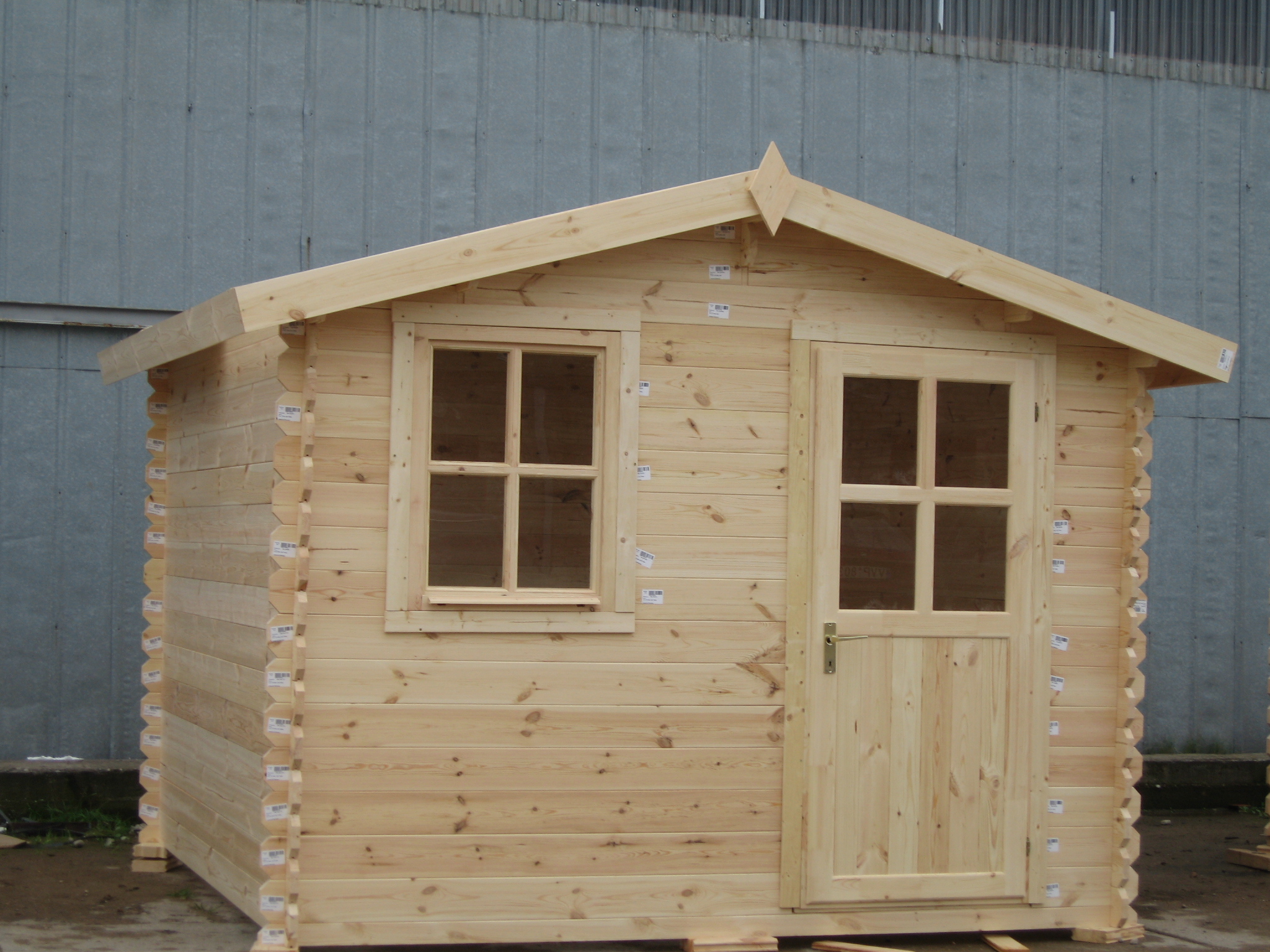 Building a Garden Shed: Practical Tips and Ideas