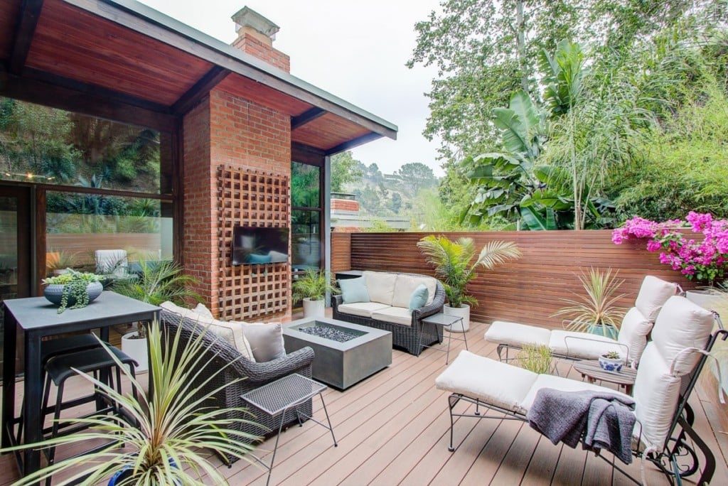How to Create a Relaxing Outdoor Oasis