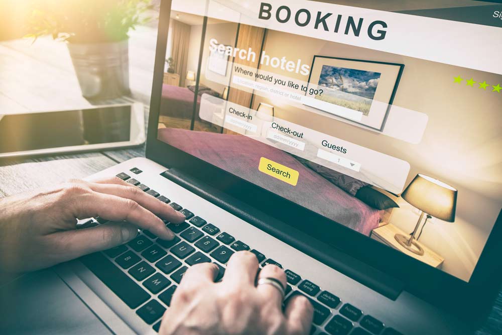 Smart Booking Strategies: Flights, Stays, and Experiences