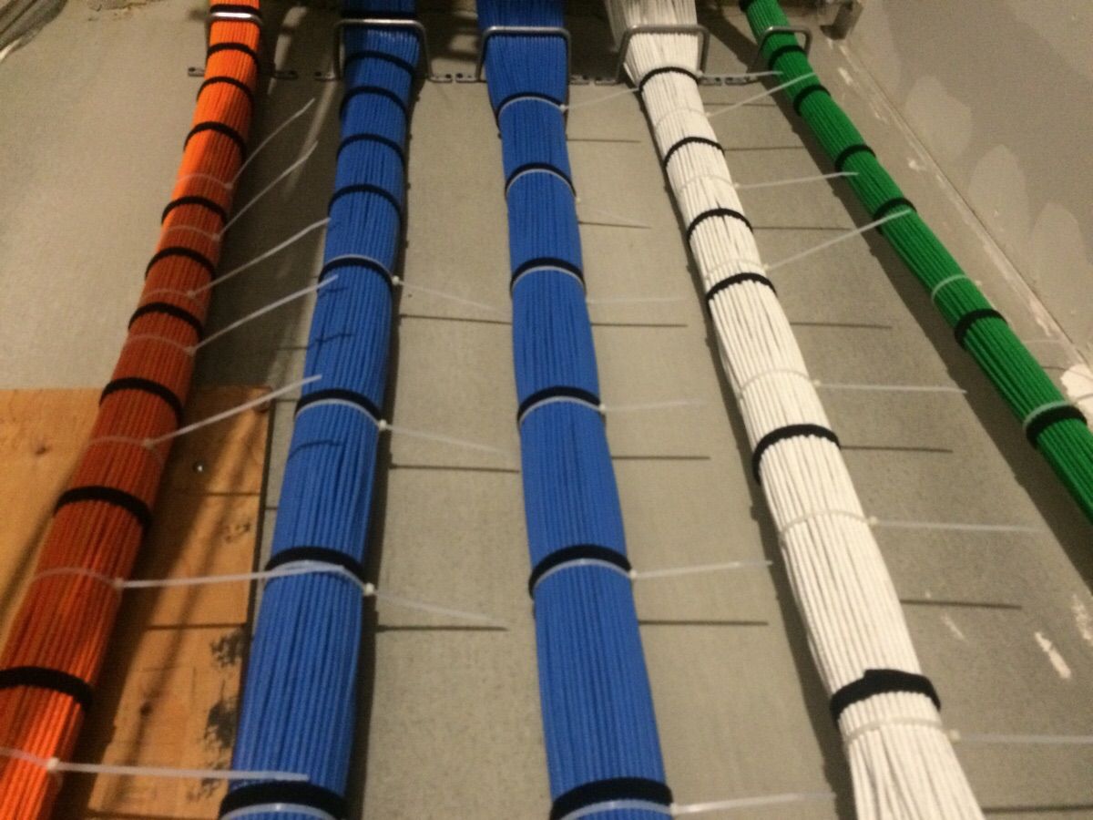 Effektives Kabelmanagement für Ihren Arbeitsplatz