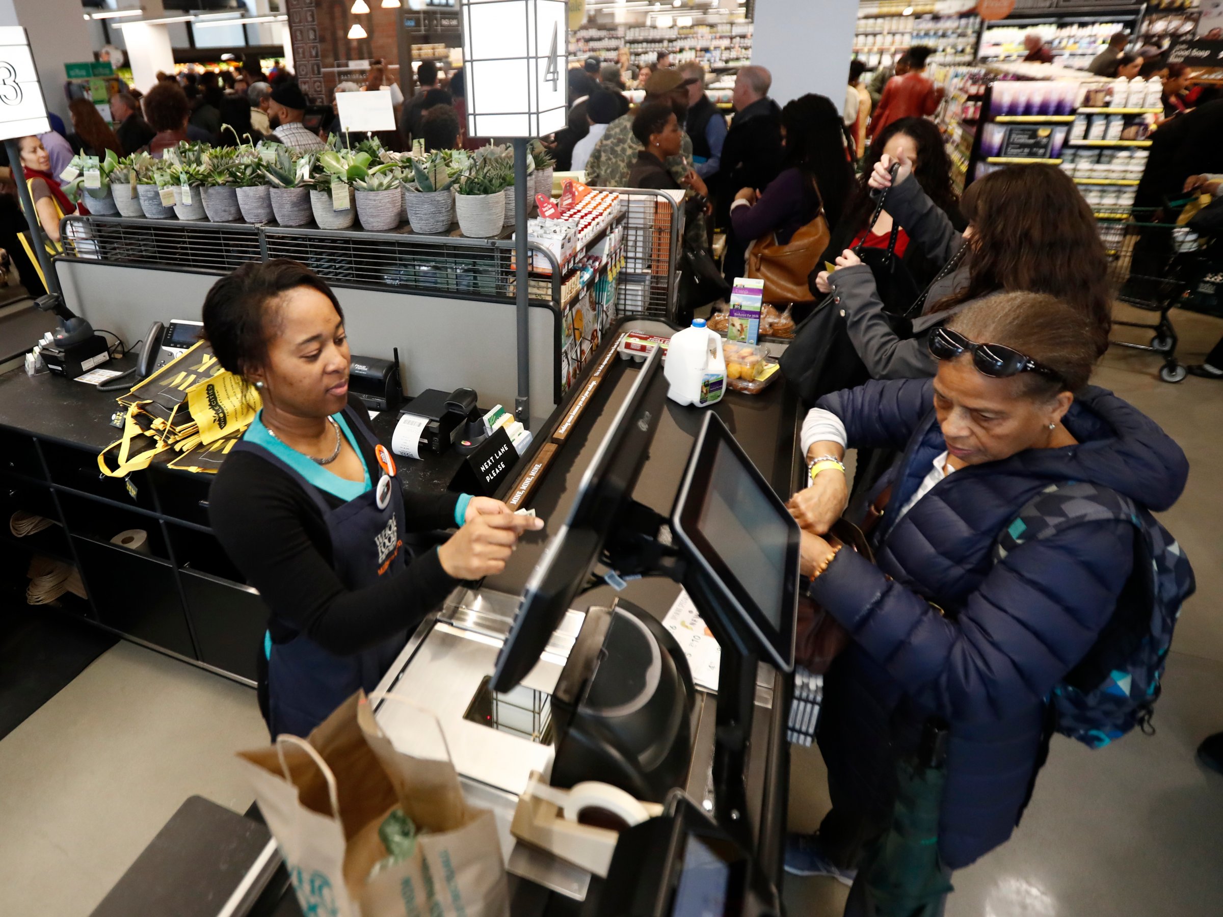 Phygital Worlds: Blending Online and Offline Journeys