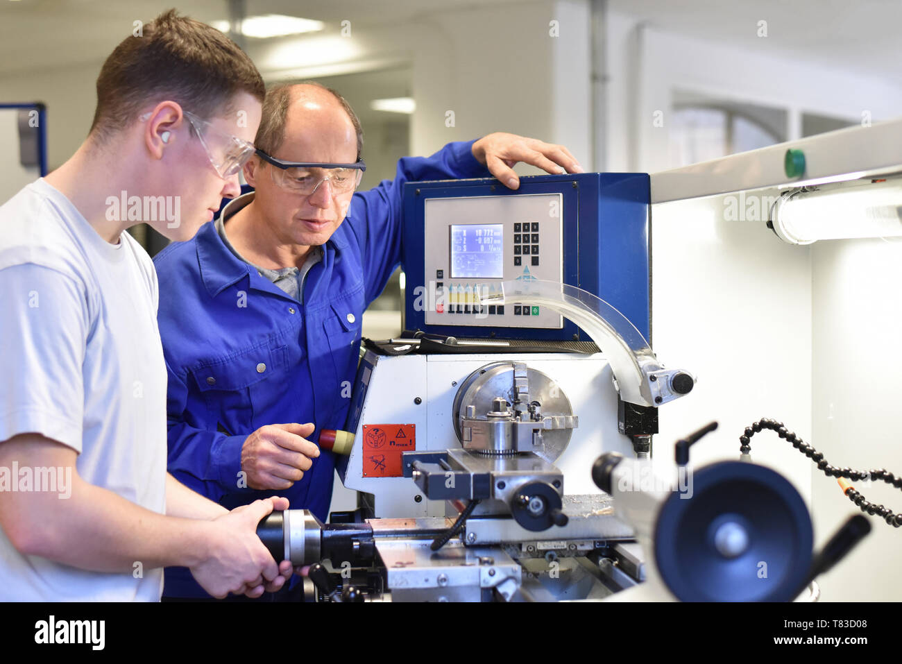 Oppisopimus vai korkeakoulu? Valitse polku tavoitteesi mukaan