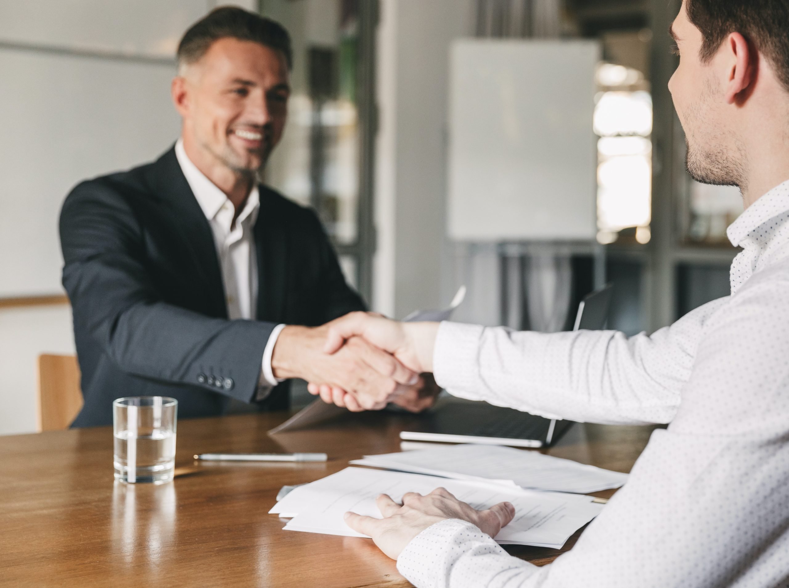 Hur Man Förhandlar Om Lön