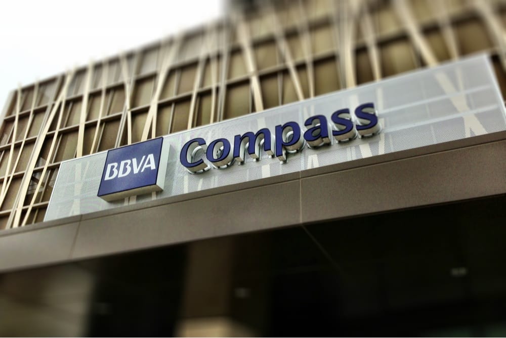 Solo Travel Confidence: Safety and Self-Discovery