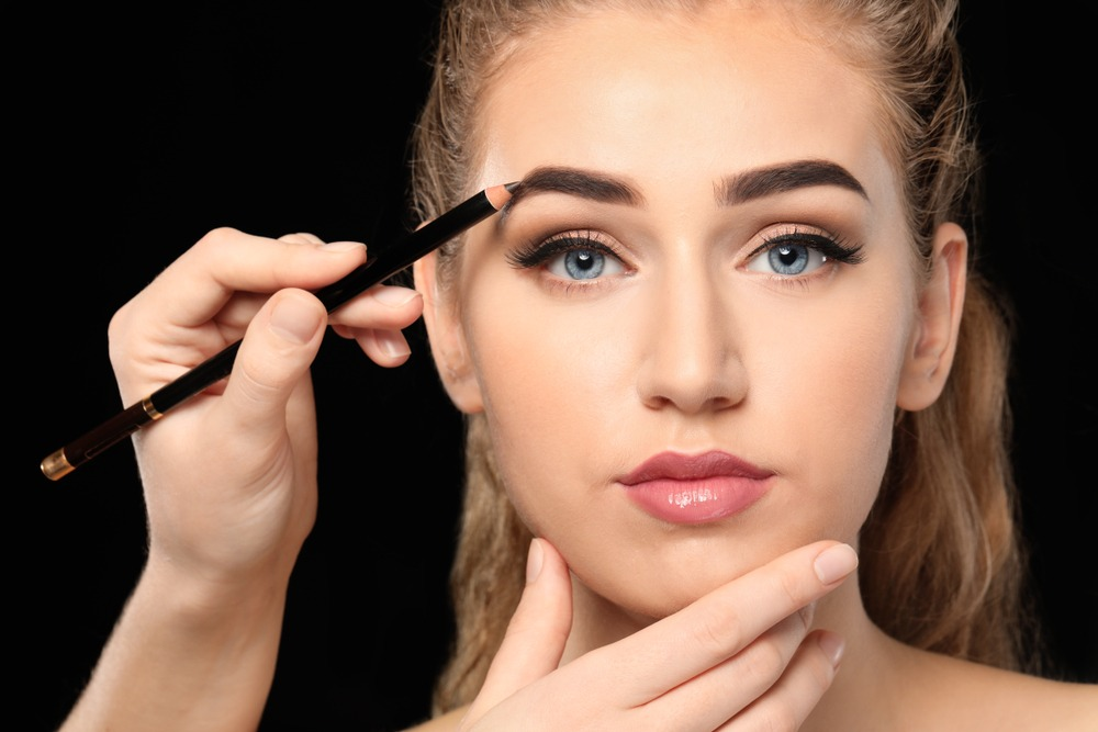 Cejas definidas: cómo moldearlas sin exagerar